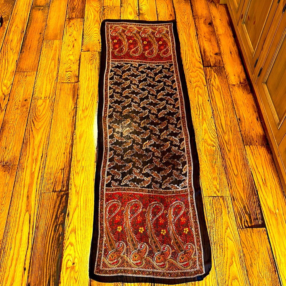 LIGHTWEIGHT SILK SCARF/WRAP WITH RICH COLORS AND BEAUTIFUL PATTERN